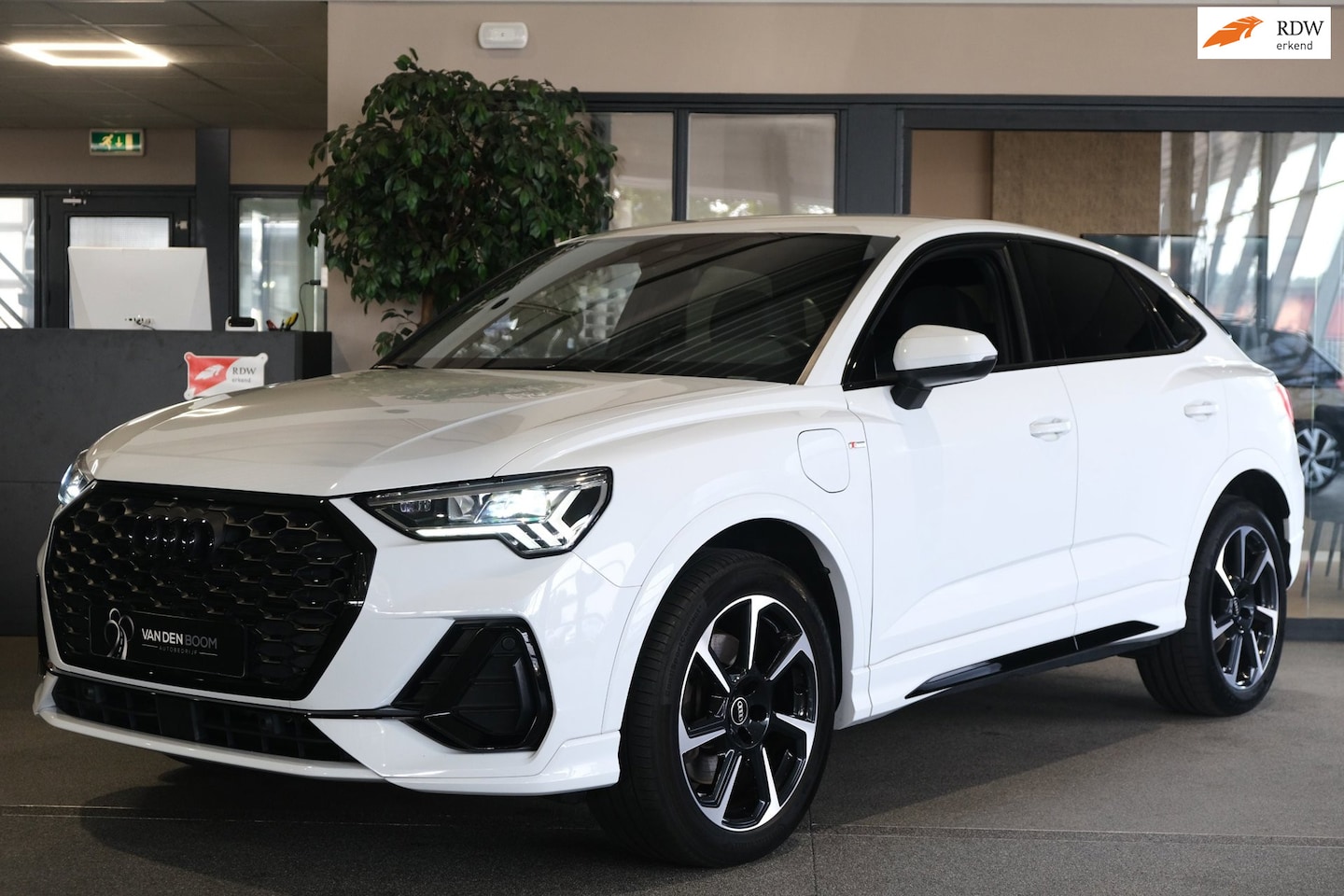 Audi Q3 Sportback - 45 TFSI e S-line 245PK Matrix Leder Cam Navi Led Sonos Virtual - AutoWereld.nl