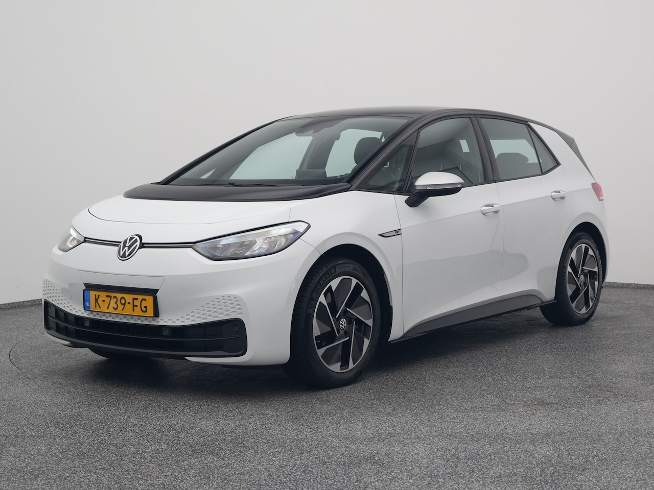 Volkswagen ID.3 - First 58 kWh | ADAPTIVE | STOEL- EN STUURVERW | TREKHAAK - AutoWereld.nl