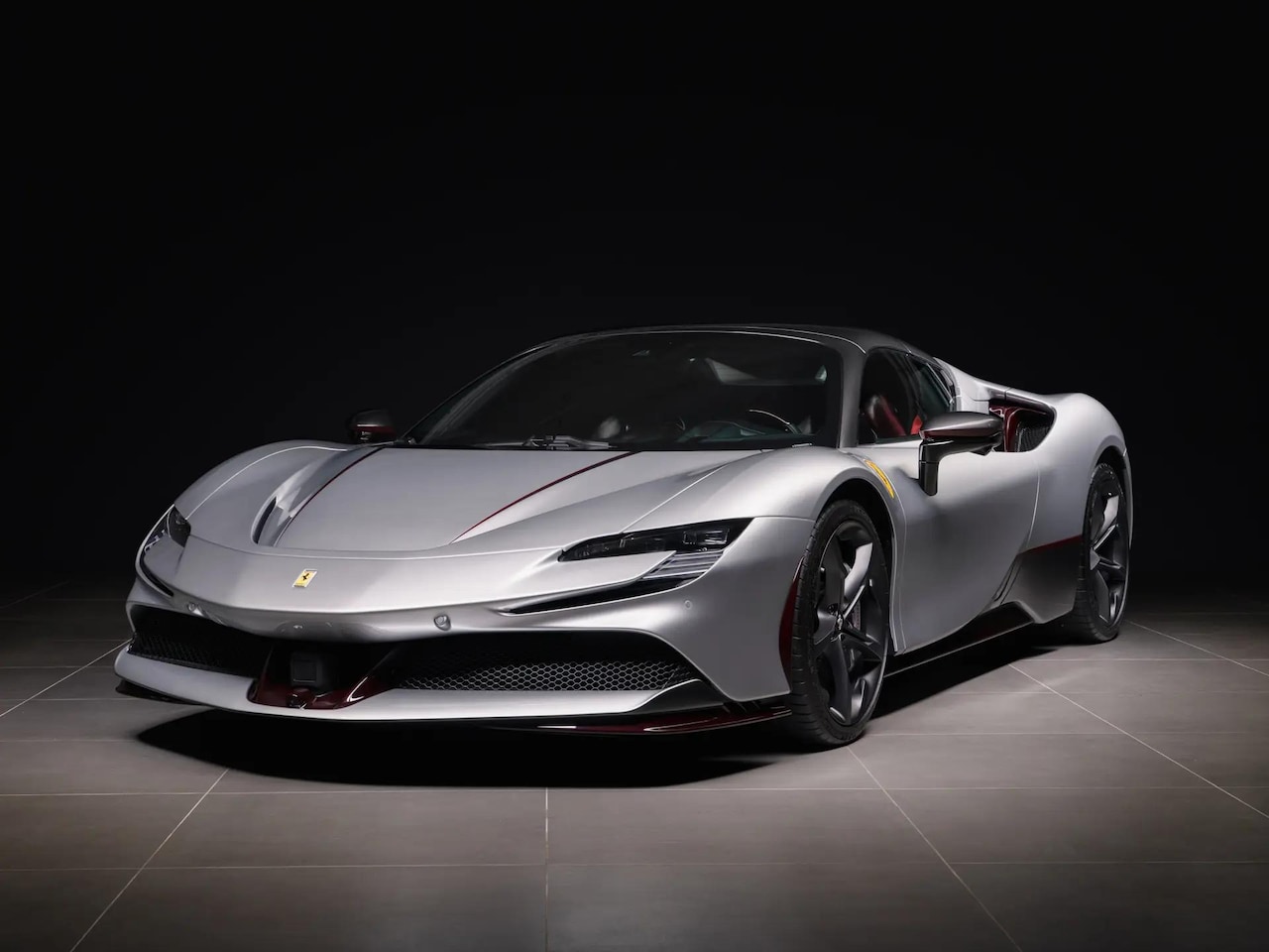Ferrari SF90 Spider - 4.0 V8 Tailor Made - AutoWereld.nl
