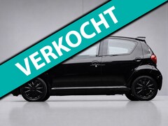 Toyota Aygo - 1.0-12V Sport (BLACK EDITION, SPOILER, AUX, SPORTSTOELEN, NETTE STAAT, NIEUWE APK)