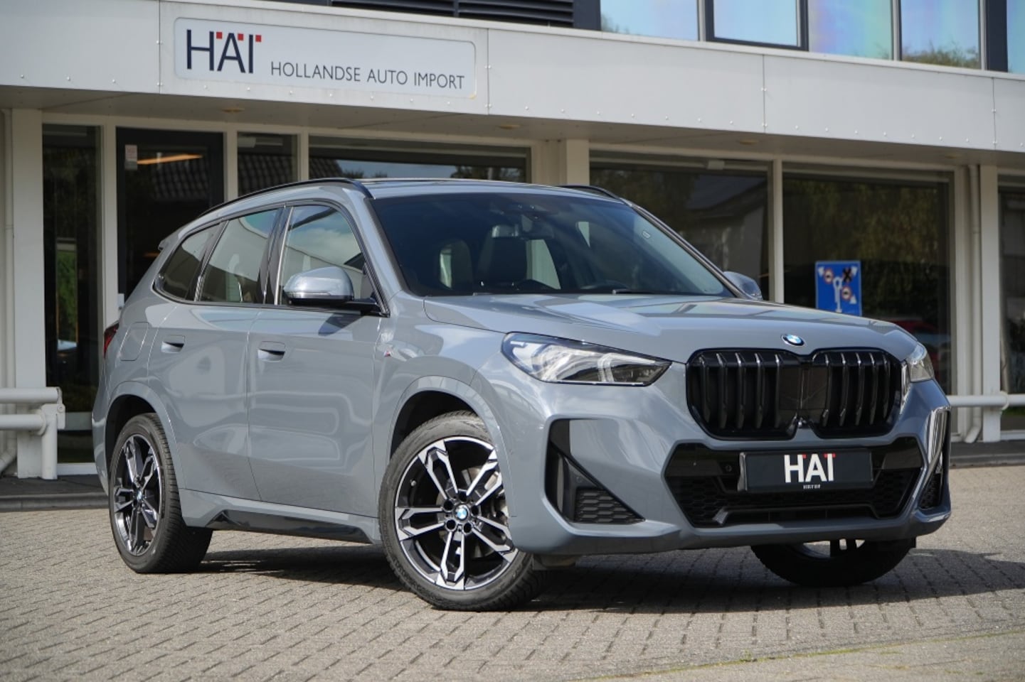 BMW X1 - sDrive18i M-Sport I Pano I HUD I Trekhaak - AutoWereld.nl