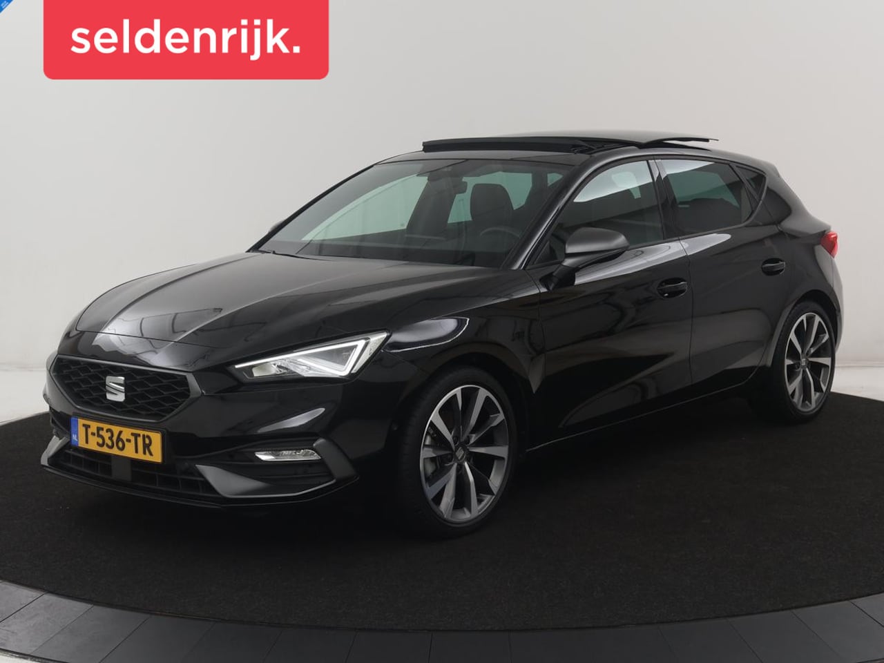 SEAT Leon - 1.5 eTSI FR Business Intense | Panoramadak | Leder | Trekhaak | Adaptive cruise | Stuur/st - AutoWereld.nl