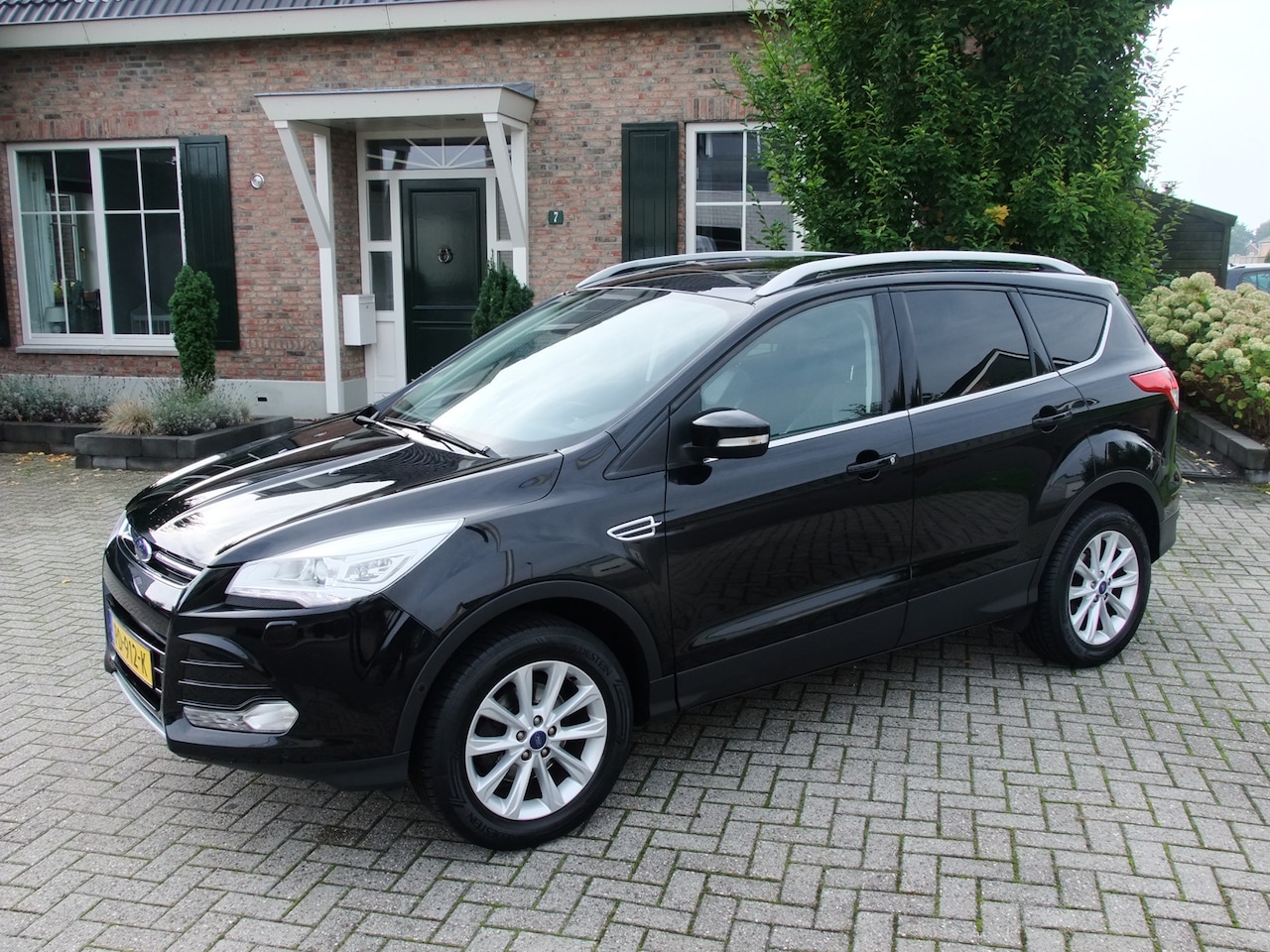 Ford Kuga - 1.5 Titanium Styling Pack 1.5 Titanium Styling Pack , Schuifdak/Pano , Keyless go , Navi , Elec-A-klep enz. - AutoWereld.nl