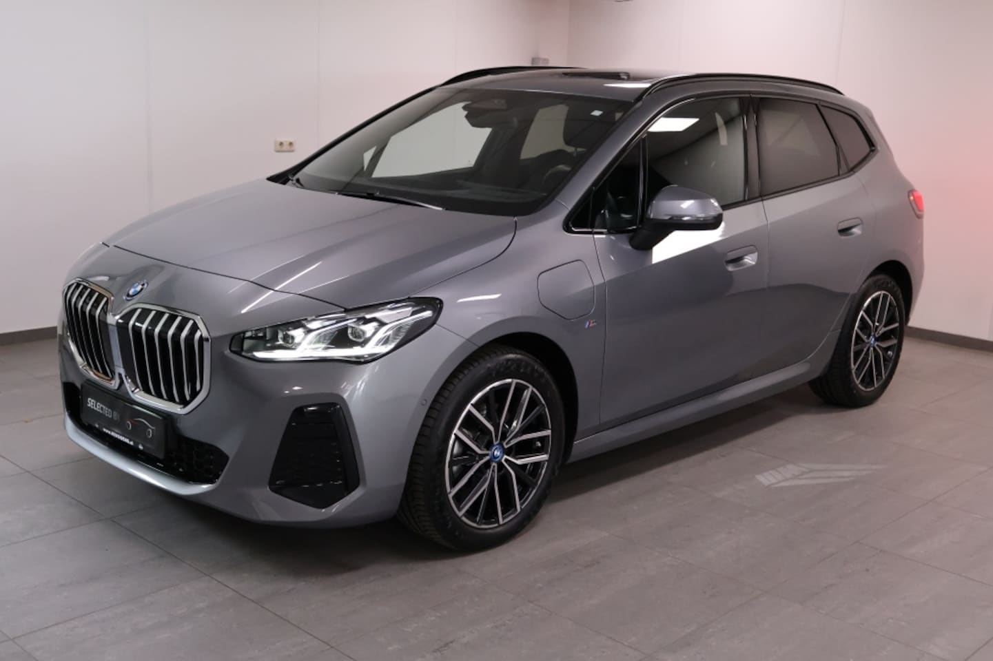 BMW 2-serie Active Tourer - 225e xDrive | M-Sport | Pano | HUD - AutoWereld.nl