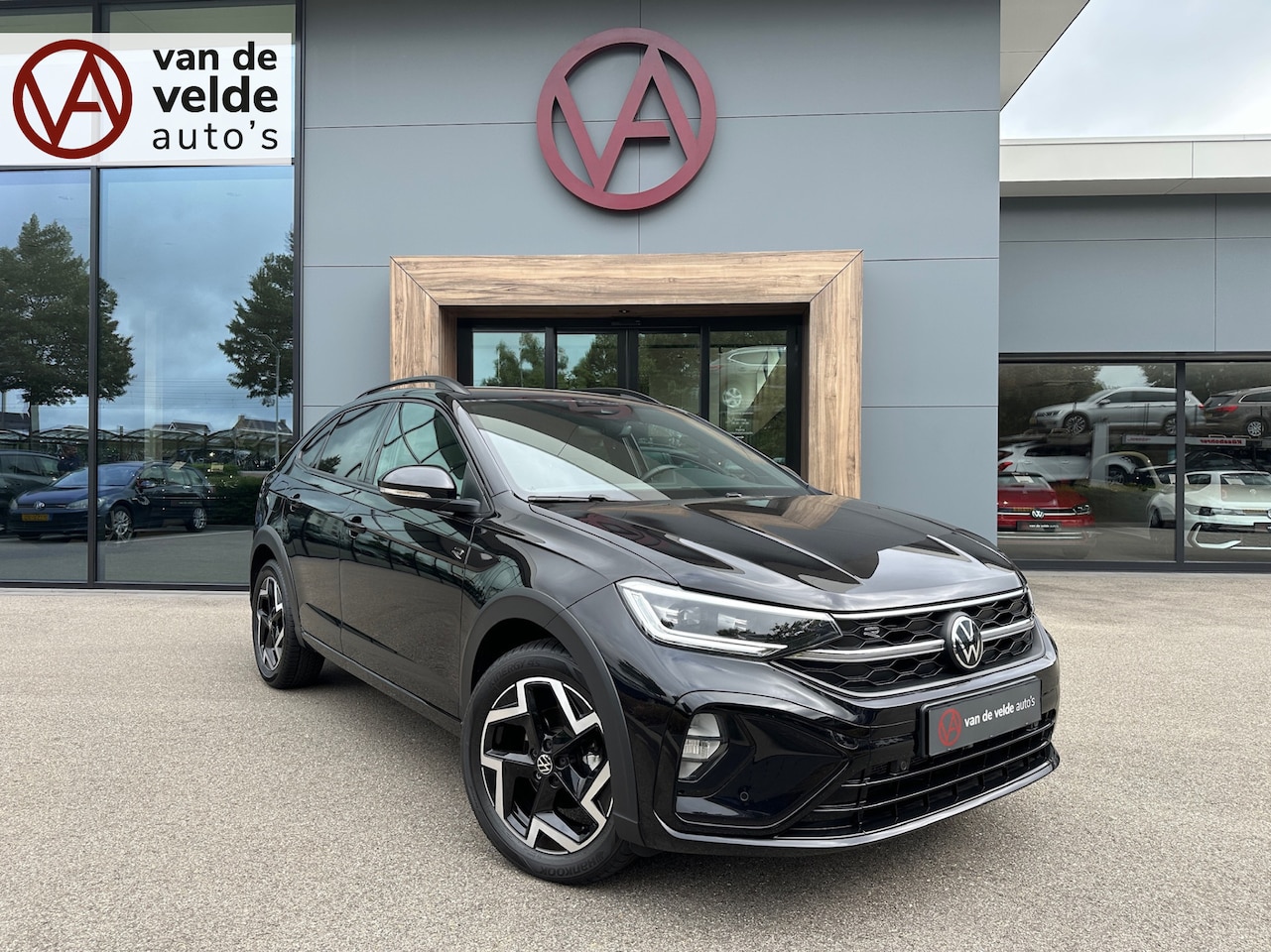 Volkswagen Taigo - 1.5 TSI 150pk DSG R-Line | Trekhaak | IQ light | Camera | Navi | Virtual | Rijklaar incl. - AutoWereld.nl