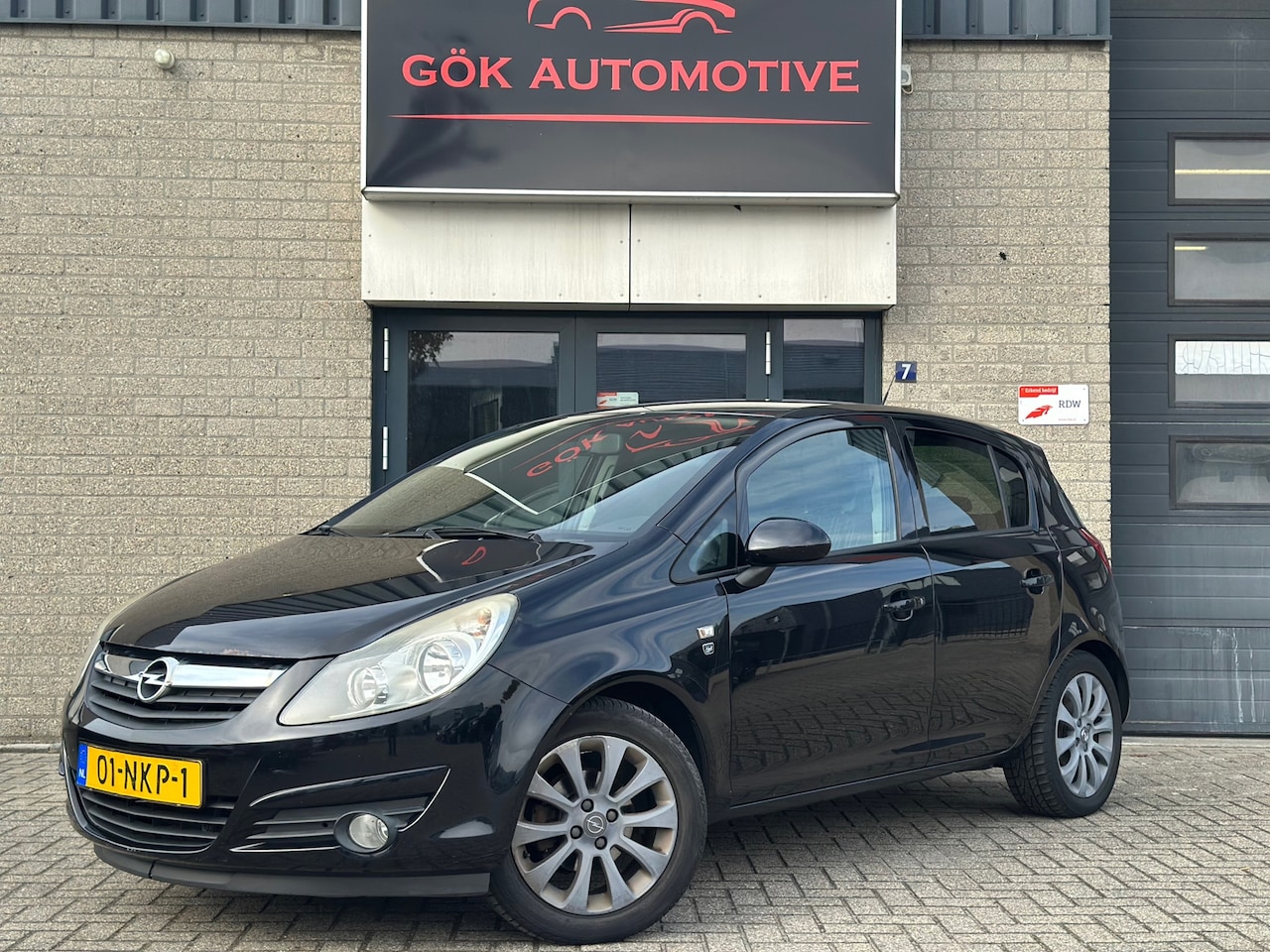Opel Corsa - 1.2-16V '111' Edition / NAP / Airco / LM Velgen / 5 Deurs / Inruilkoopje - AutoWereld.nl