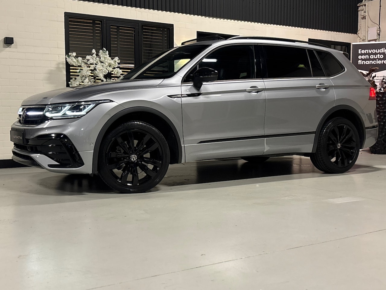 Volkswagen Tiguan Allspace - 2.0 TSI 4Motion R-line 7.p |Trekhaak|360cam|Pano| - AutoWereld.nl