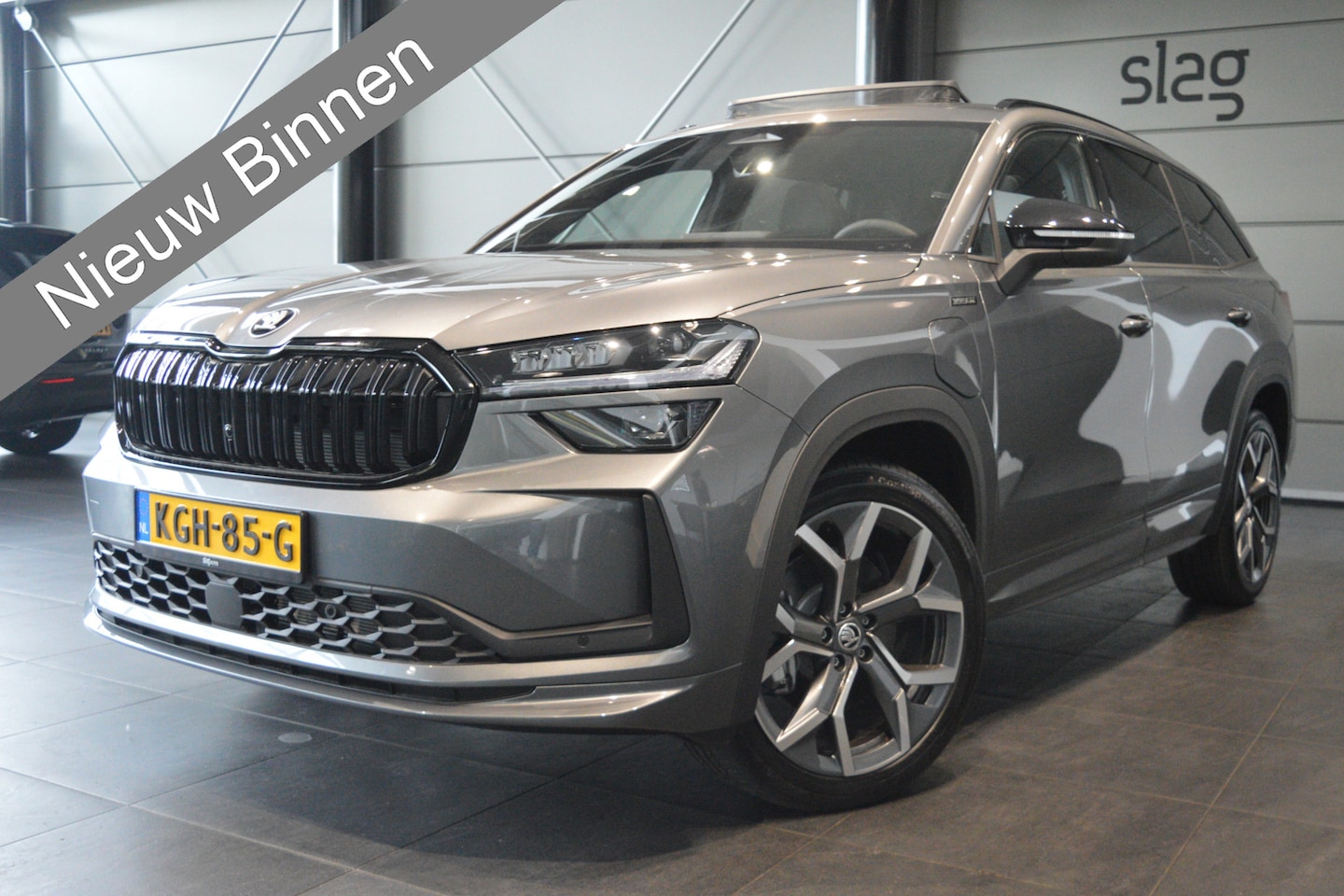 Skoda Kodiaq - 1.5 TSI PHEV Sportline pano camera trekhaak 20 inch !! - AutoWereld.nl