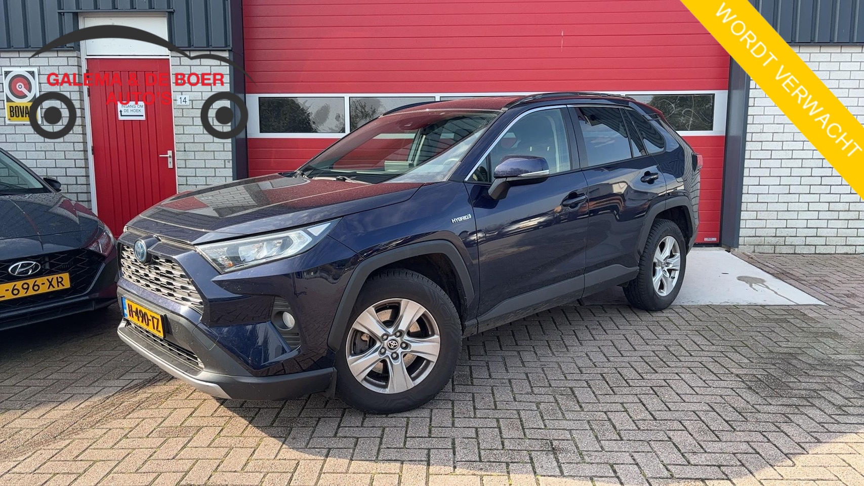 Toyota RAV4 - 2.5 Hybrid Active TREKHAAK / CAMERA / CARPLAY / FULL LED / CLIMA / PDC / ACC / NL-AUTO - AutoWereld.nl