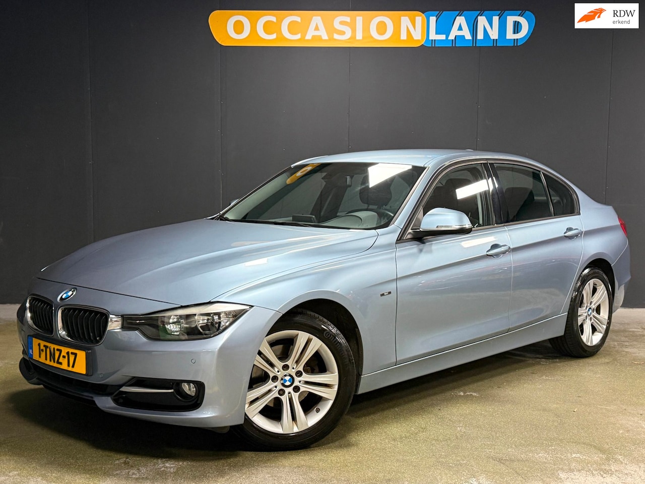BMW 3-serie - 316i Business|BLUETOOTH|NAVI|AIRCO|CRUISE|PDC|17INCH| - AutoWereld.nl