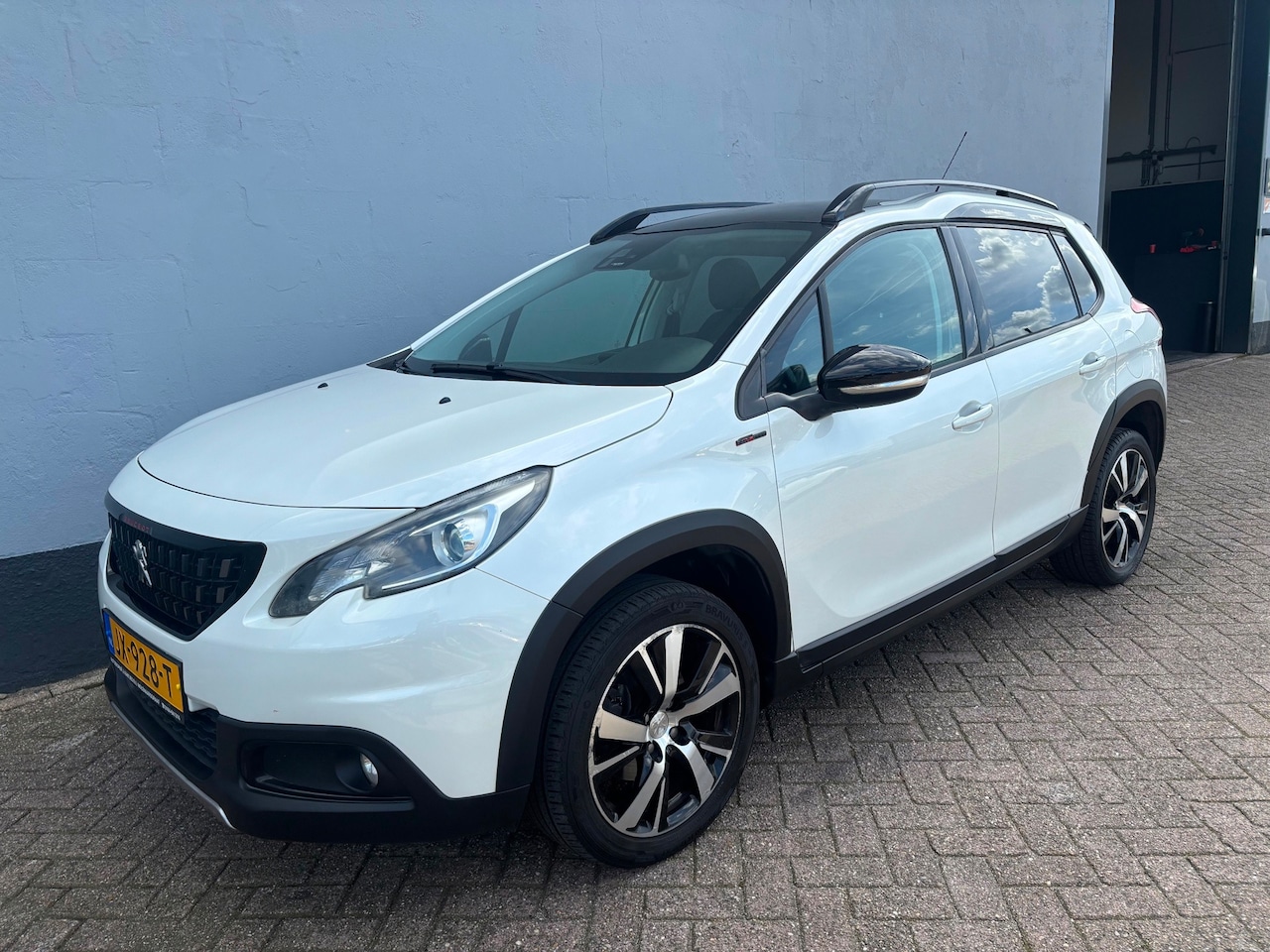 Peugeot 2008 - 1.2 PureTech GT-line - Panorama Dak - AutoWereld.nl