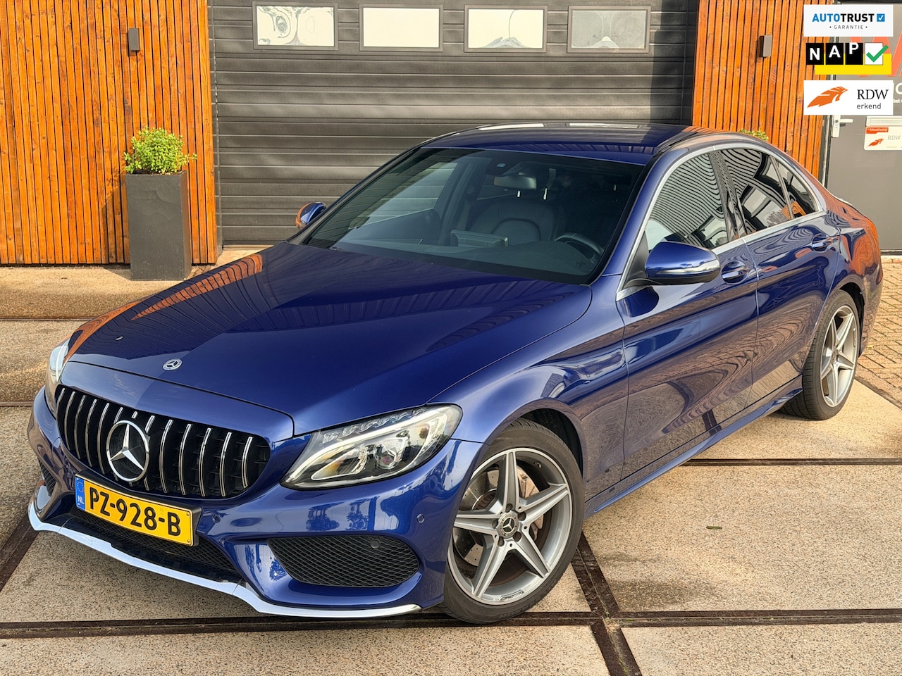 Mercedes-Benz C-klasse - 180 AMG Sport Edition Trekhaak Carplay Recent onderhoud Topstaat! - AutoWereld.nl