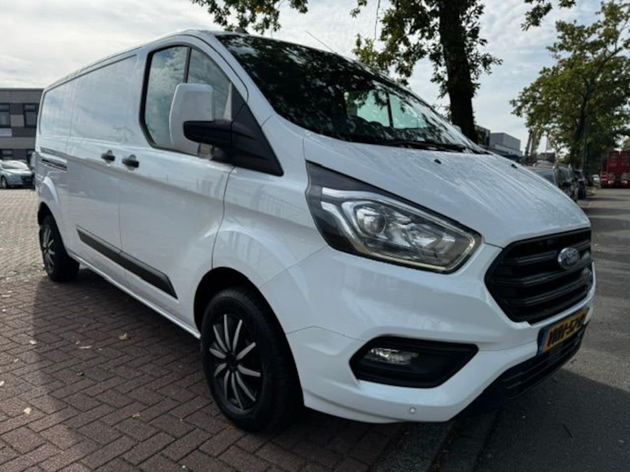 Ford Transit Custom - 2.0 TDCI 130pk L2 H1 Trend Euro 6 Airco,Cruisecontrol,3 Zits - AutoWereld.nl