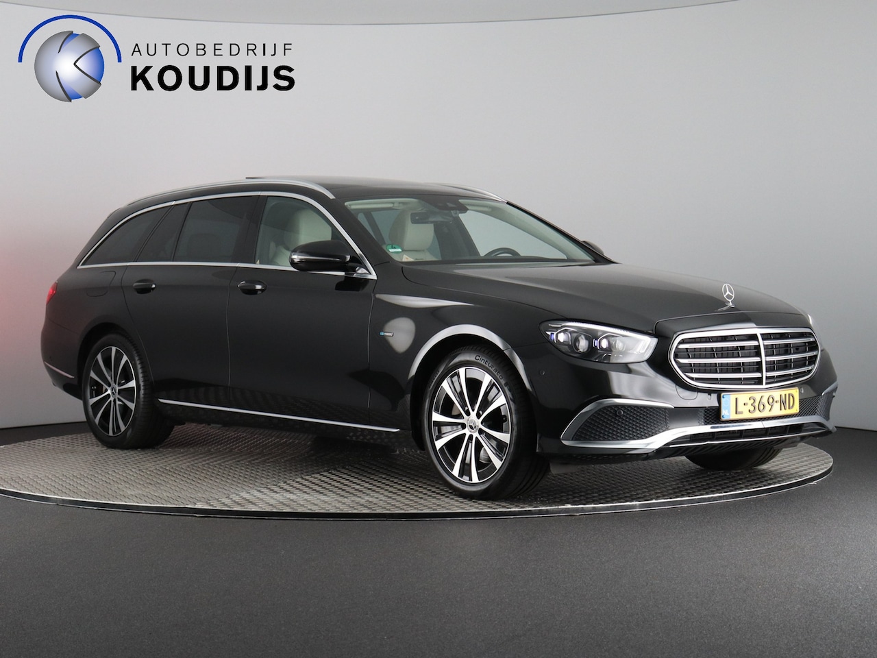 Mercedes-Benz E-klasse Estate - 300 e (Pano / Elek. Trekhaak / Burmester / Camera / Matrix / Sfeerverl.) - AutoWereld.nl