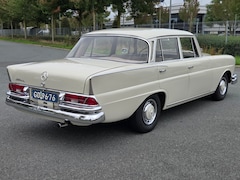 Mercedes-Benz 111 - 220s
