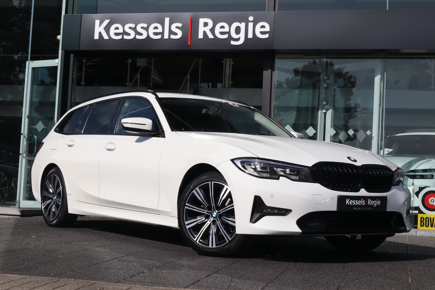 BMW 3-serie Touring - 320i Executive | El.Haak | Ambient | Stoelverwarming | CarPlay | Sensoren | 18” | Sfeer - AutoWereld.nl