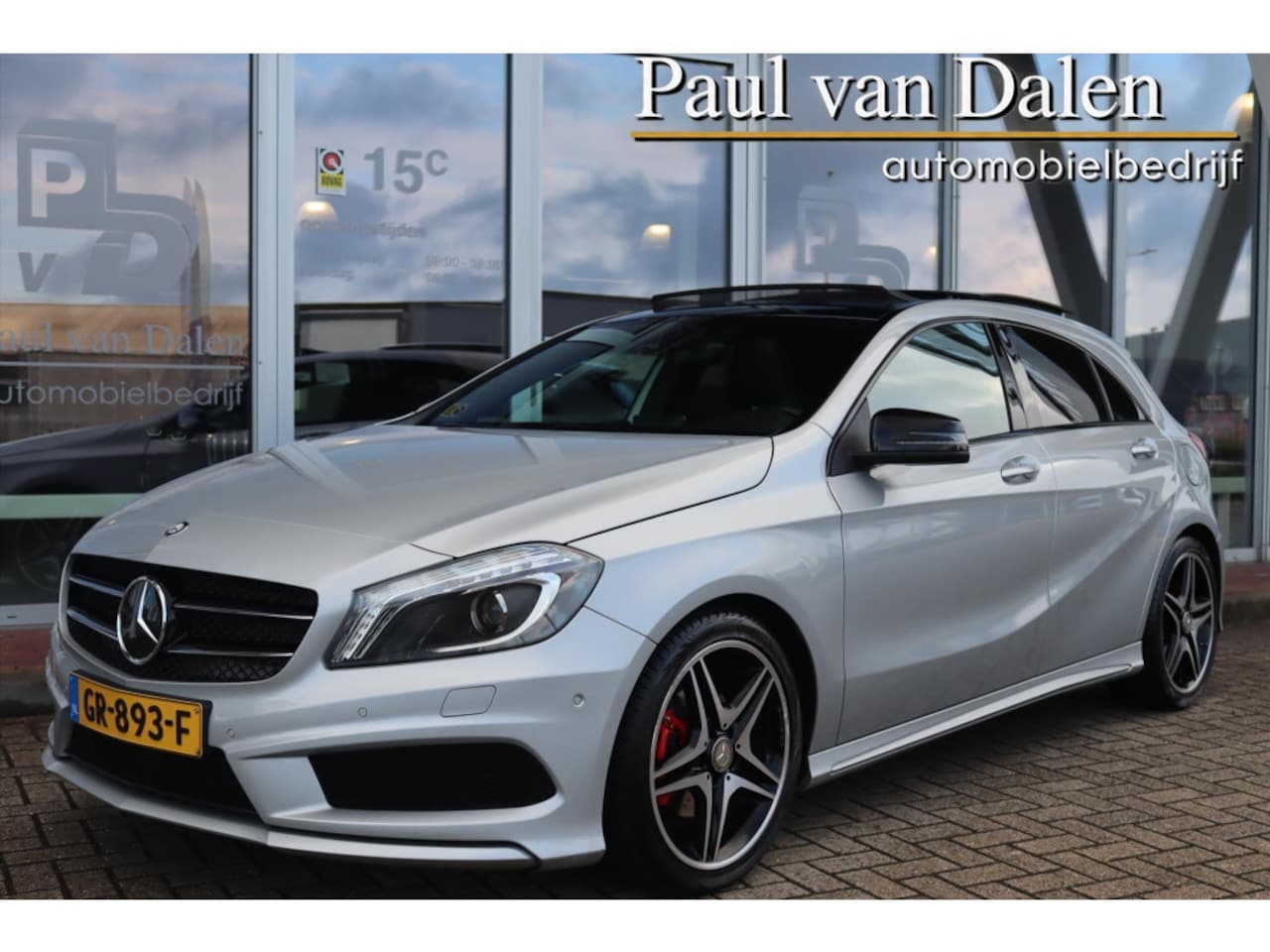 Mercedes-Benz A-klasse - A180 AUTOMAAT AMG LINE Night Pakket | NL Auto | Panodak | Xenon | Navi | Stoelverw. | 18 I - AutoWereld.nl