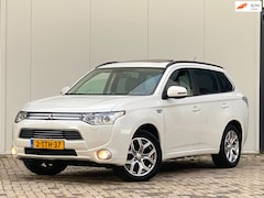 Mitsubishi Outlander - 2.0 PHEV Instyle (BENZINE MOTOR MAAKT RATELEND GELUID )