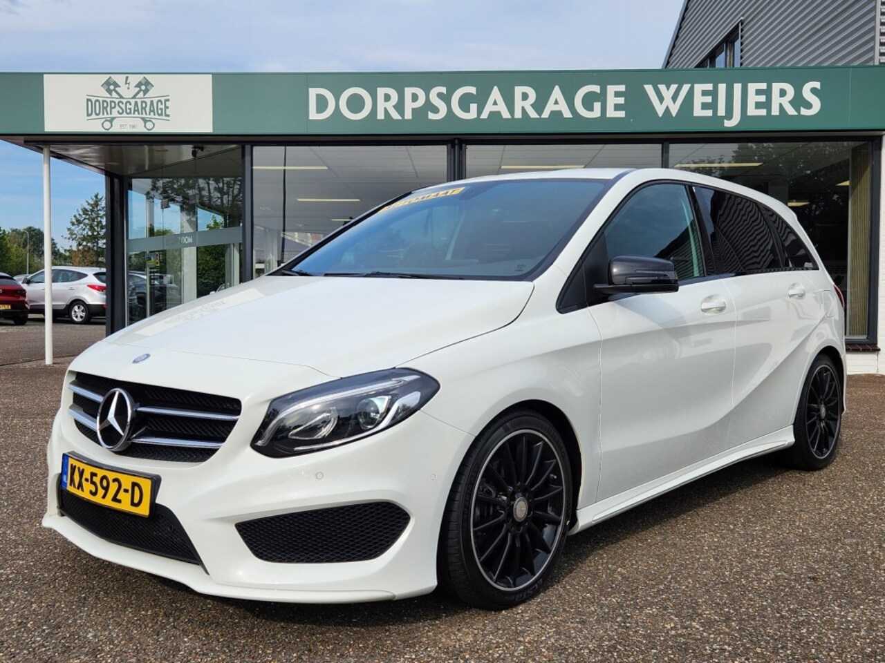 Mercedes-Benz B-klasse - 180 AMG Night Edition Plus 180 AMG Night Edition Plus, Automaat, Navi, Trekhaak, 18 inch, - AutoWereld.nl