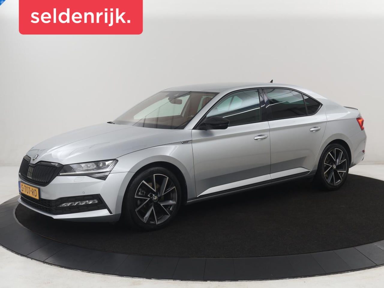 Skoda Superb - 1.5 TSI ACT Sportline Business | Leder/Alcantara | Adaptive cruise | Stuur/stoel verwarmin - AutoWereld.nl