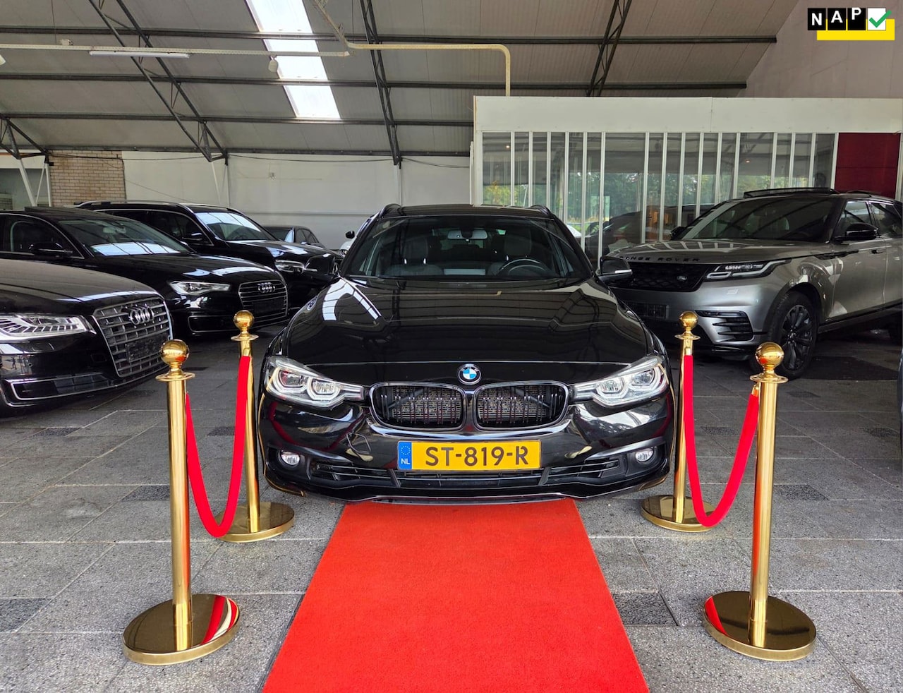 BMW 3-serie Touring - 18i AUTOMAAT SHADOW M PAKKET 2018! - AutoWereld.nl