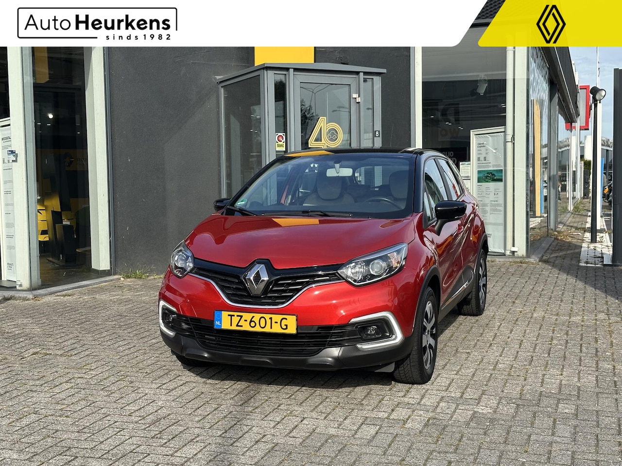 Renault Captur - TCe 90 Zen l Dealeronderhouden l Parkeersensoren l Trekhaak - AutoWereld.nl