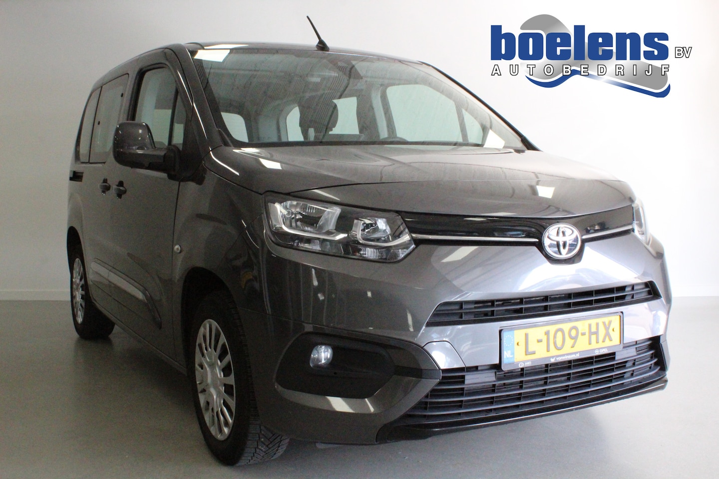 Toyota ProAce City Verso - 1.2 Turbo Professional 5P. | NAVIGATIE | PDC-A | AIRCO | SCHUIFDEUR/2X | CRUISE | LANE-ASS - AutoWereld.nl