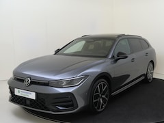 Volkswagen Passat Variant - 1.5 eHybrid R-Line Edition | SoH 100% | Panoramadak | Trekhaak | Lederen bekleding 'Puglia