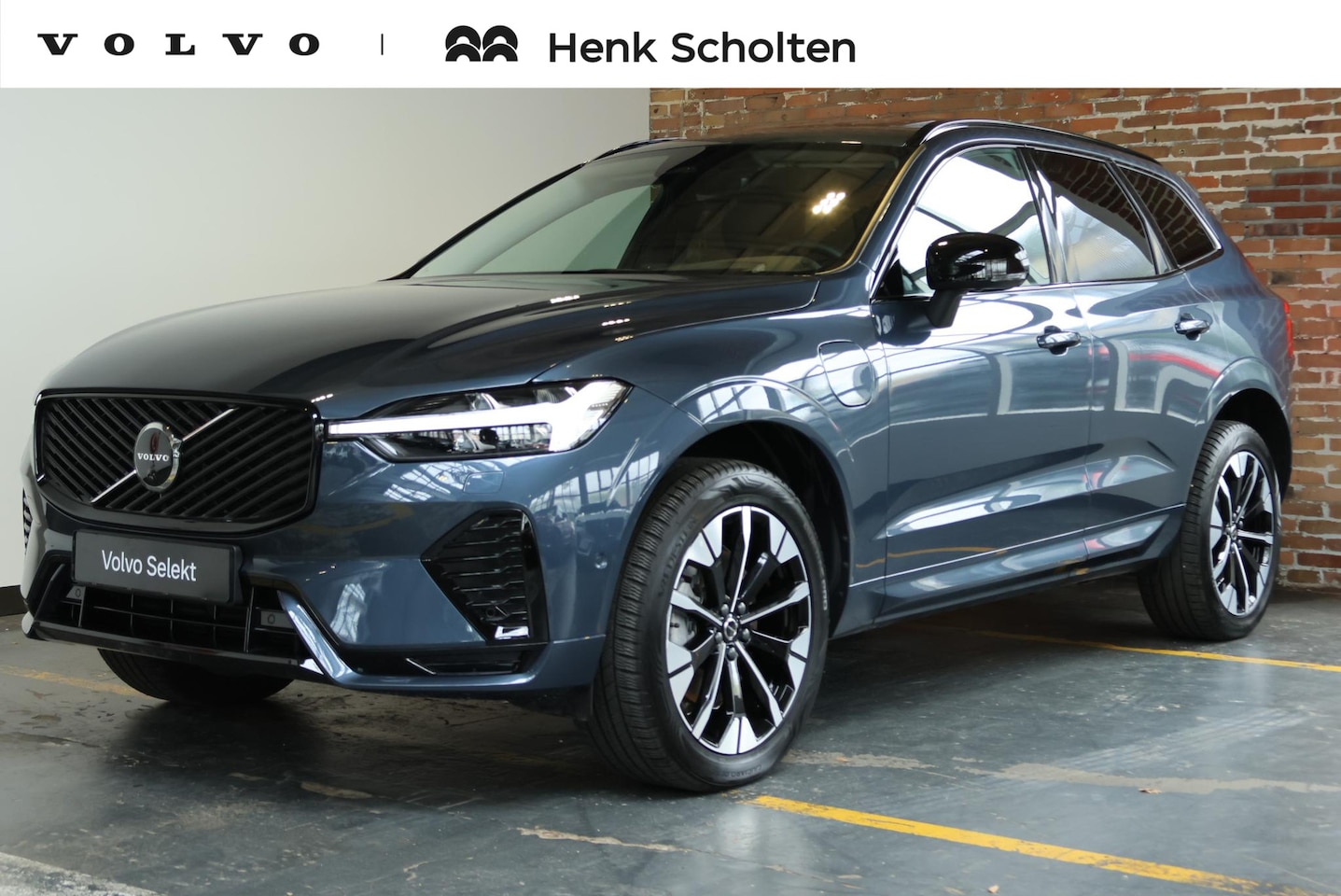 Volvo XC60 - 2.0 T6 Plug-in hybrid AWD Ultra Dark | Luchtvering | Semi-Electrische Wegklapbare Trekhaak - AutoWereld.nl