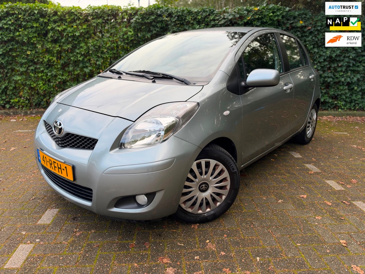 Toyota Yaris - 1.3 VVTi Aspiration Automaat|1e Eigenaar|Cruise|Trekhaak|Volledig onderhouden - AutoWereld.nl