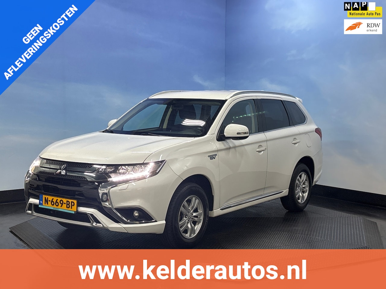 Mitsubishi Outlander - 2.4 PHEV Pure Clima | Cruise | Camera | Trekhaak | Stoelverwarming - AutoWereld.nl