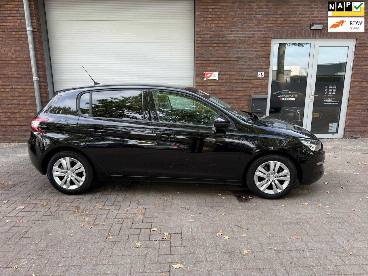 Peugeot 308 - 1.2 PureTech PANO|AIRCO|NEW APK|CAMERA - AutoWereld.nl