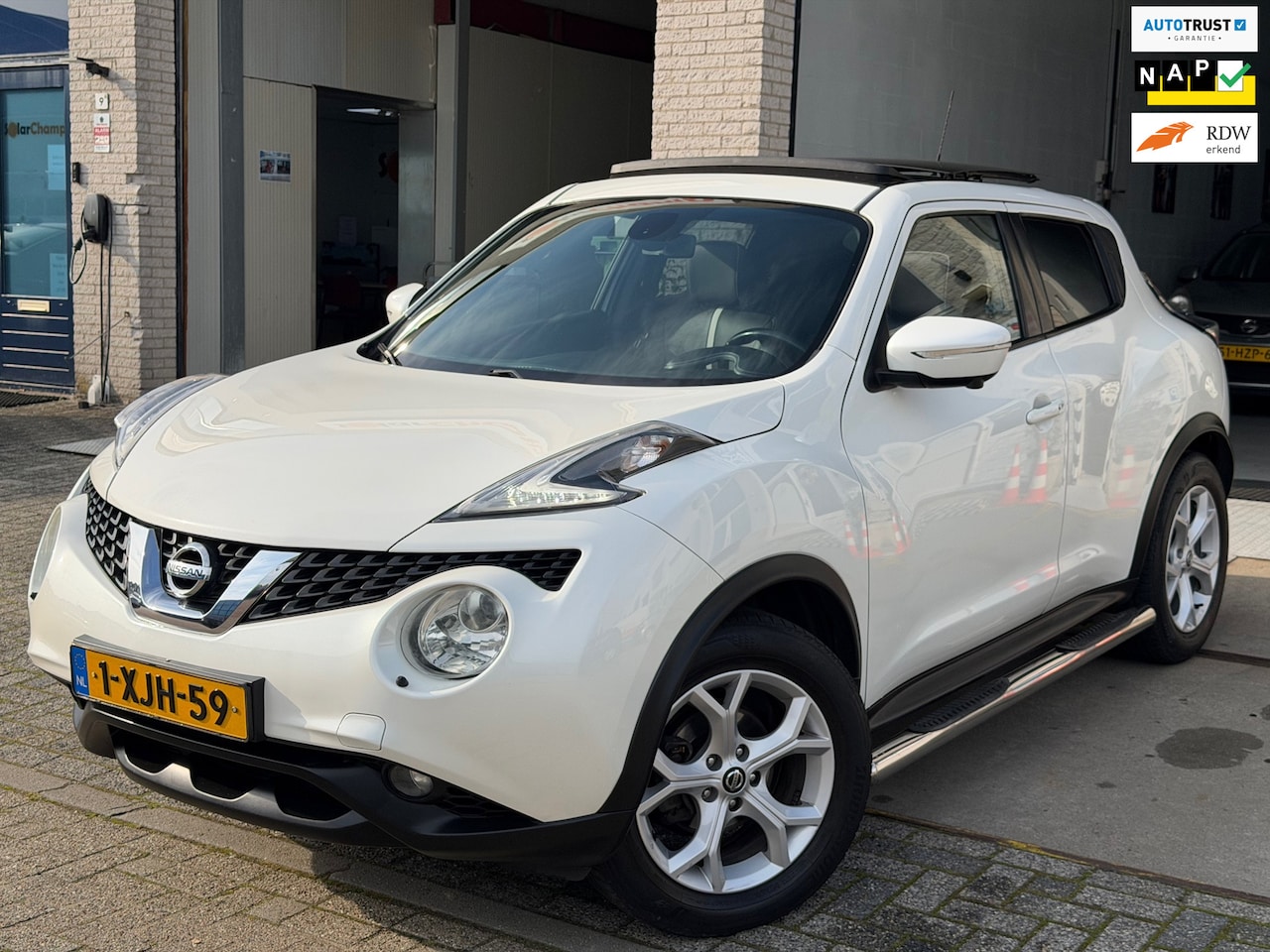 Nissan Juke - 1.6/ sport uitvoering/ AUTOMAAT/ nap/ 3e EIG/ dealeronderhouden/ 1jaar apk/ volle opties/ - AutoWereld.nl