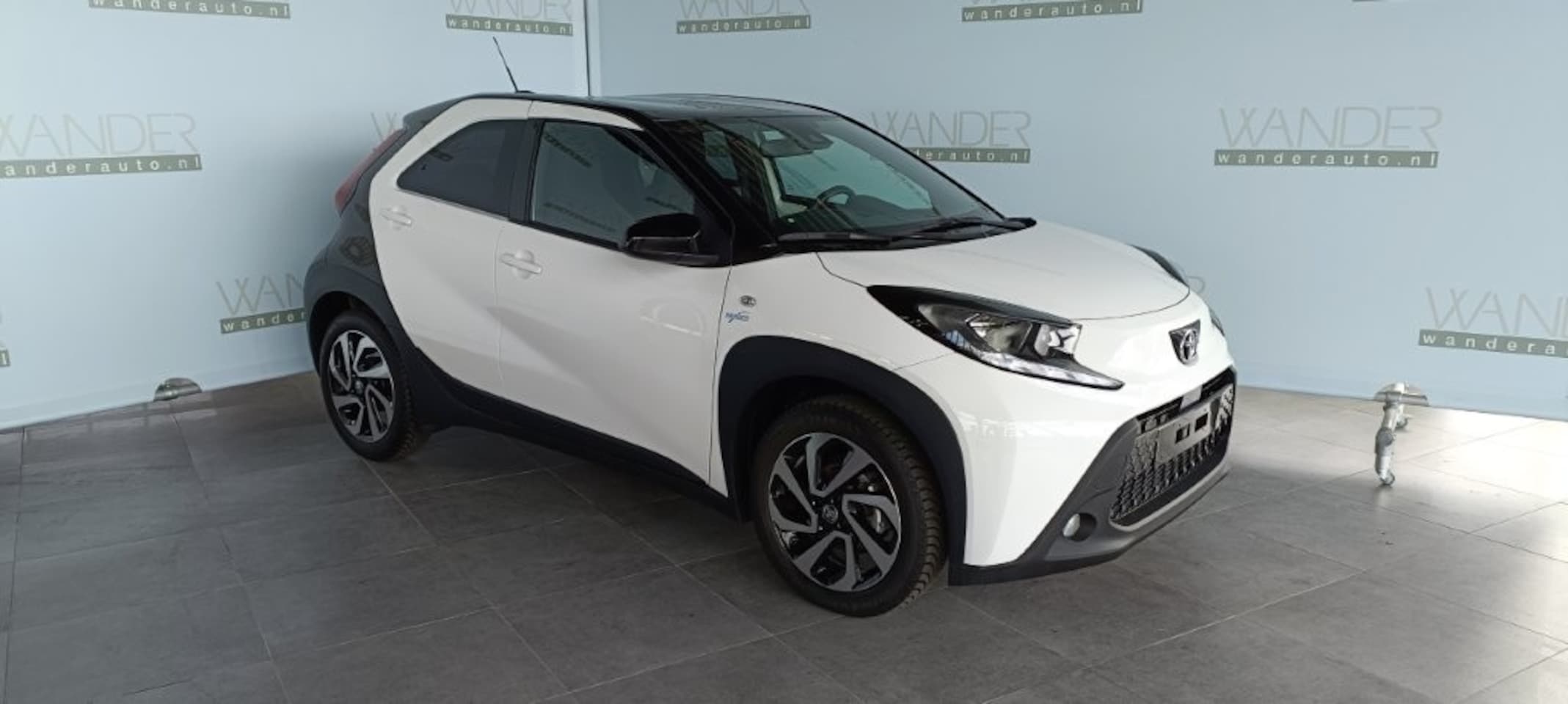 Toyota Aygo X - 1.0 VVT-i S-CVT Bi-Tone Pulse /Startstop/Stoelverwarming/Carplay/Cruise - AutoWereld.nl