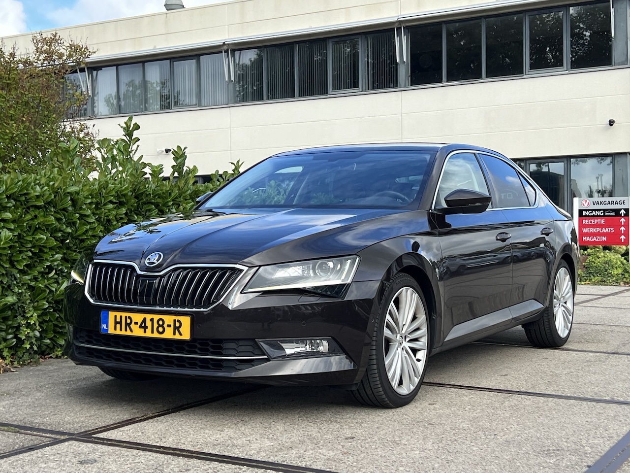 Skoda Superb - 2.0 TDI Style Business | MEMORY | LEER | CAMERA | CLIMA | LM VELGEN | 19596 - AutoWereld.nl