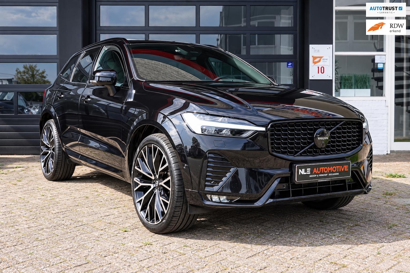 Volvo XC60 - 2.0 B4 R-Design Panorama Standkachel 22Inch - AutoWereld.nl