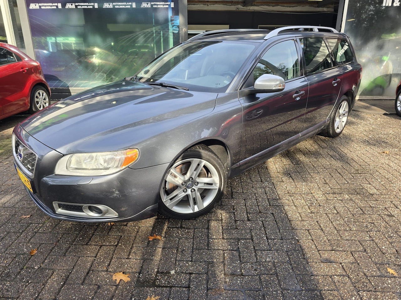 Volvo V70 - 2.0T R-Edition | 3E EIGENAAR | AUTOMAAT | LEDER | NAVI | XENON | CRUISE | TREKHAAK | - AutoWereld.nl