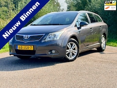 Toyota Avensis Wagon - 1.8 VVTi Dynamic Automaat Clima Cruise Control Trekhaak NAP 16INCH Perfect Onderhouden