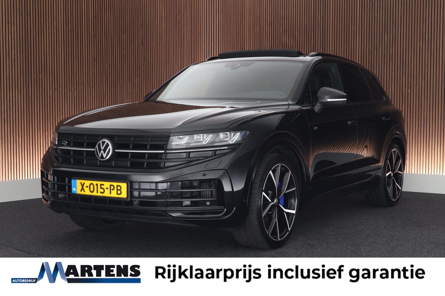 Volkswagen Touareg - 3.0 TSi 462pk eHybrid 4MOTION R Trekhaak Panoramadak Camera Leder Stoelverwarming Keyless - AutoWereld.nl