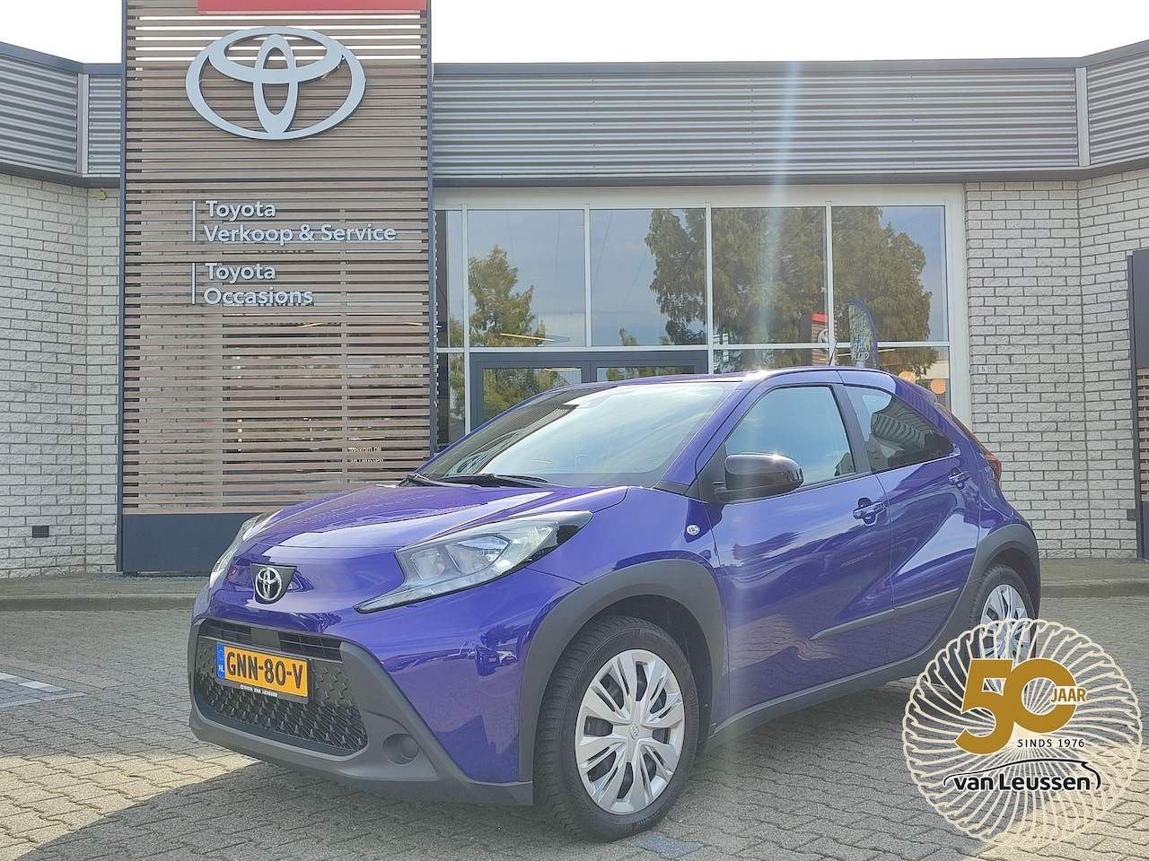 Toyota Aygo X - 1.0 VVT-i PLAY 4S-BANDEN APPLE/ANDROID AD-CRUISE AIRCO CAMERA BLUETOOTH PRIVACY GLASS - AutoWereld.nl