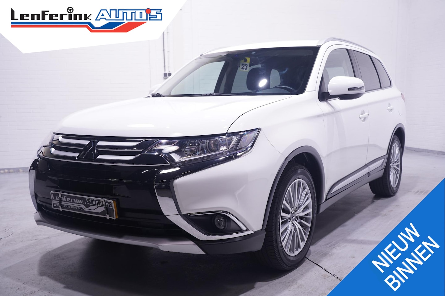 Mitsubishi Outlander - 2.0 Instyle 4WD Camera Trekhaak Cruise Clima - AutoWereld.nl