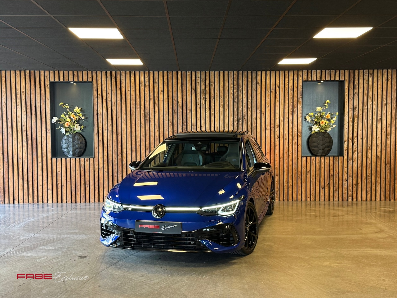Volkswagen Golf - 2.0 TSI R 4Motion / Akrapovic / Memory / Pano / H/K / HUD / Stoelventilatie / IQ Lights / - AutoWereld.nl