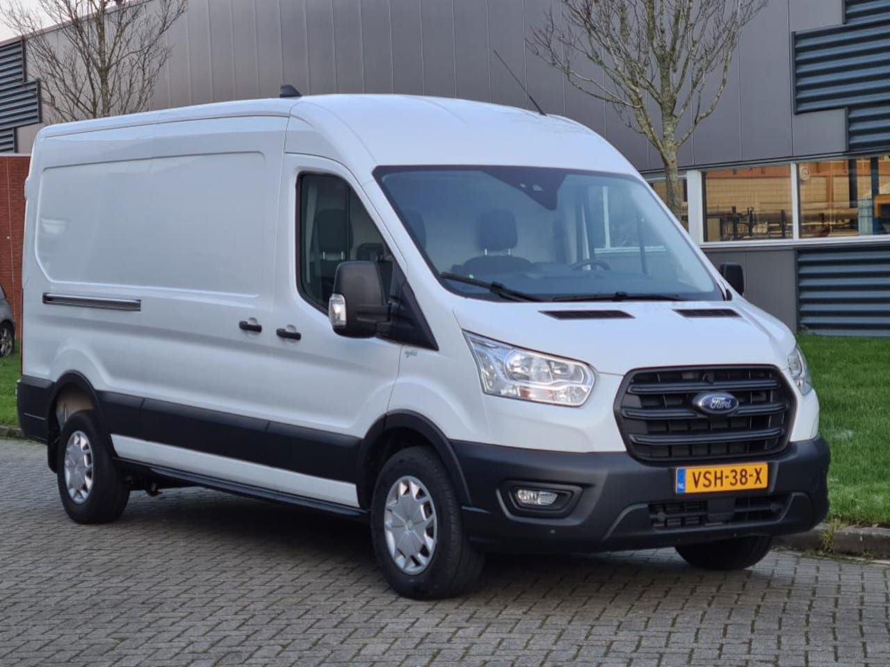 Ford Transit - 2.0 TDCI L3H2 Trend * excl. BTW * Demo model*Nieuw € 53000,-** - AutoWereld.nl