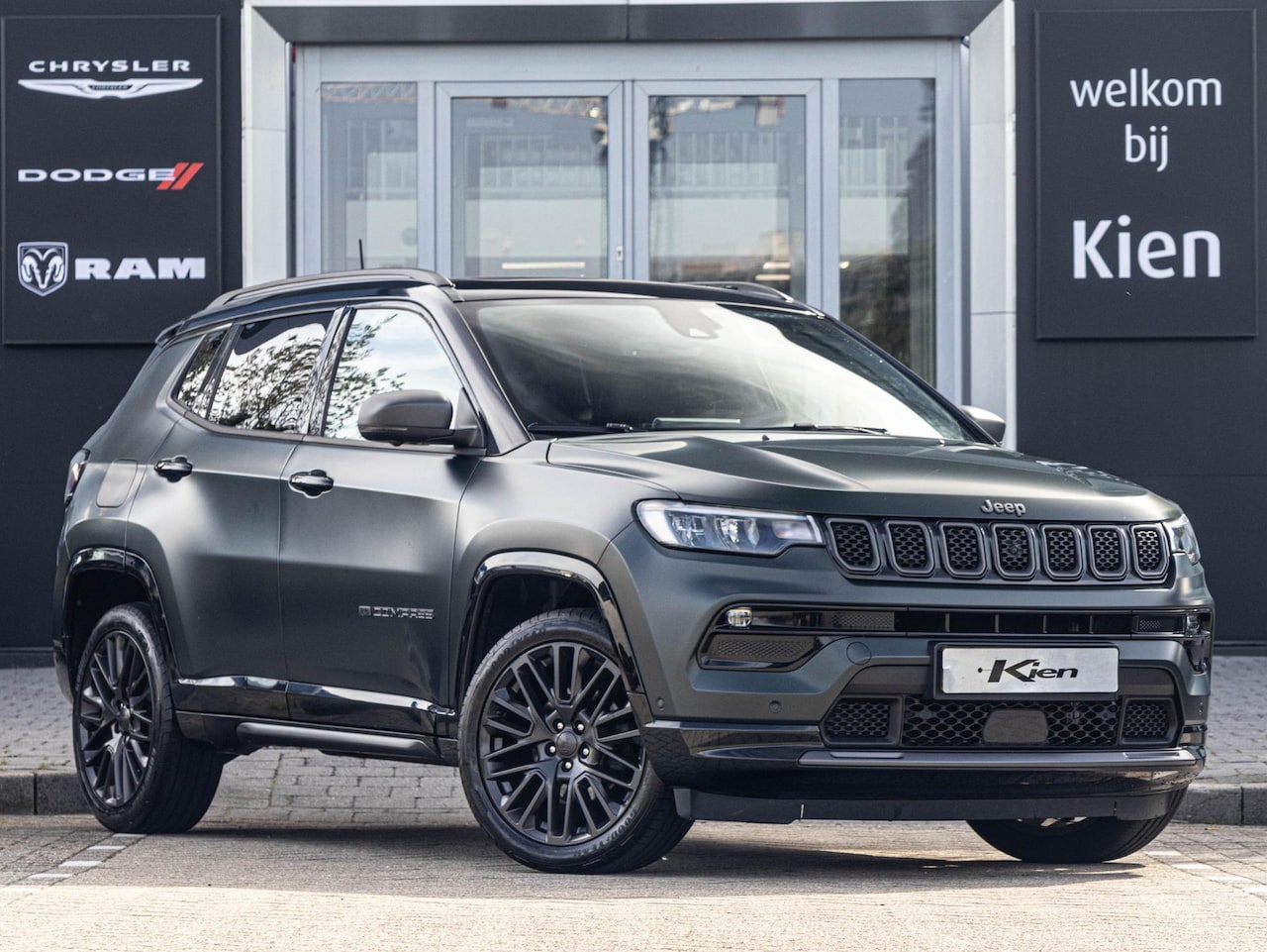 Jeep Compass - 1.3T S | Pano | 19" | 360 camera | Elektrische achterklep | ACC - AutoWereld.nl