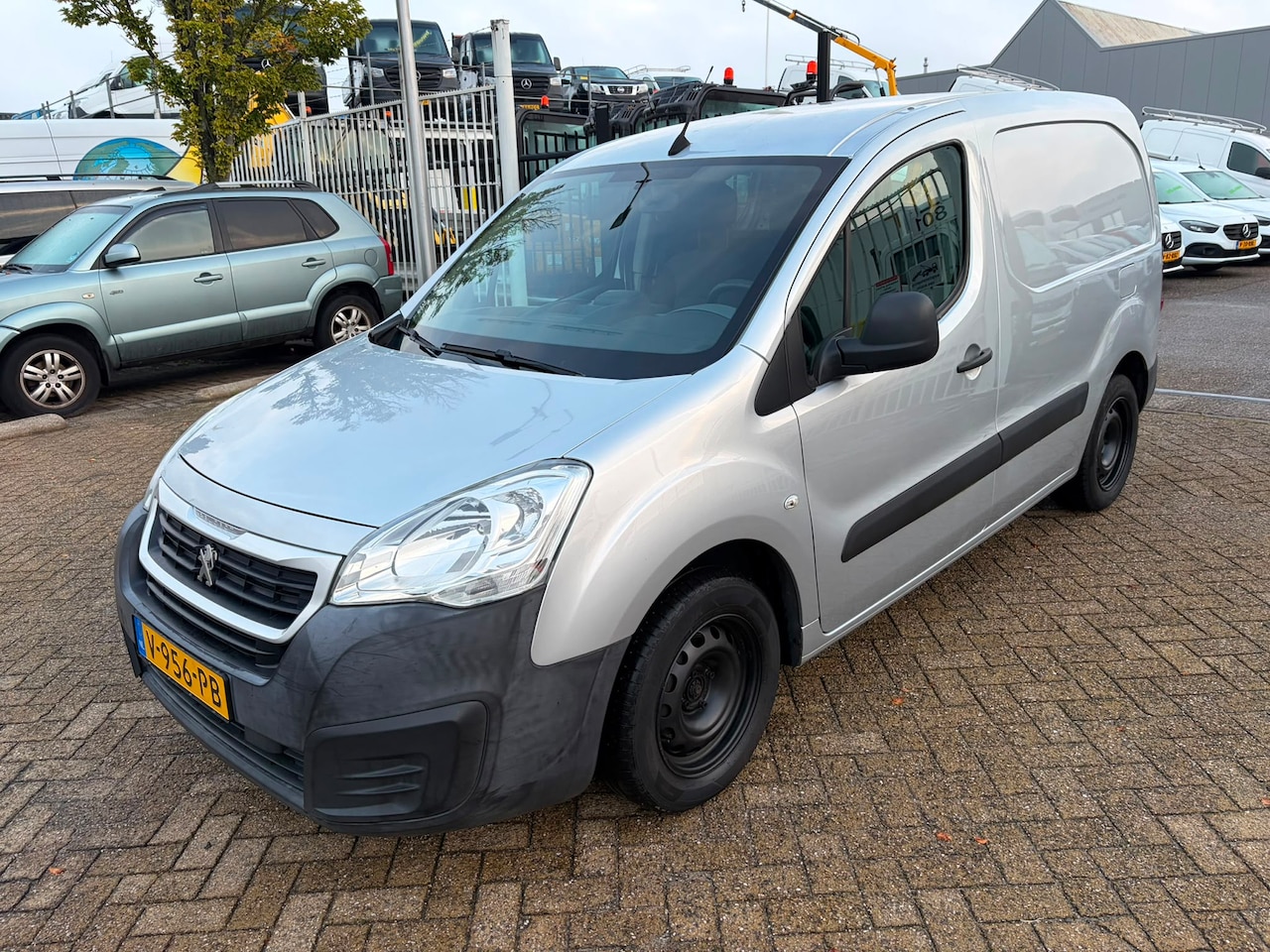 Peugeot Partner - airco navi apple carplay euro 6 - AutoWereld.nl
