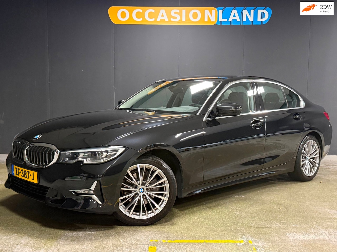 BMW 3-serie - 320i High Executive Edition|LEDER|PDC|CRUISE|STOELV|CAMERA|CARPLAY|NAVI|SFEER|18INCH| - AutoWereld.nl