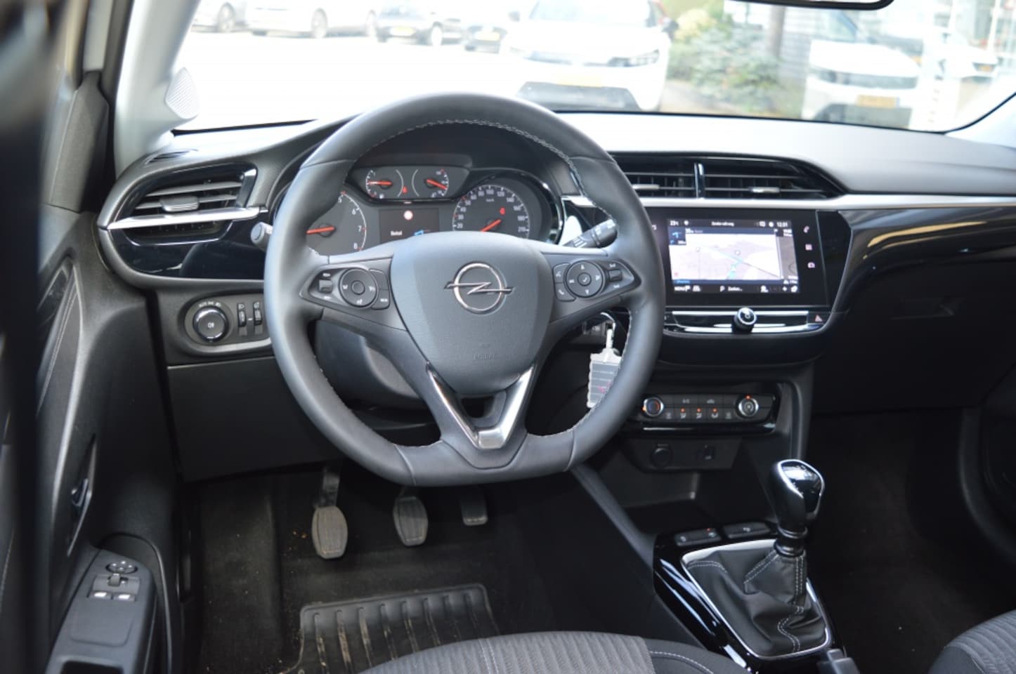 Opel Corsa - 1.2 Edition 100pk Navi PDC LM velgen 9.611KM!!