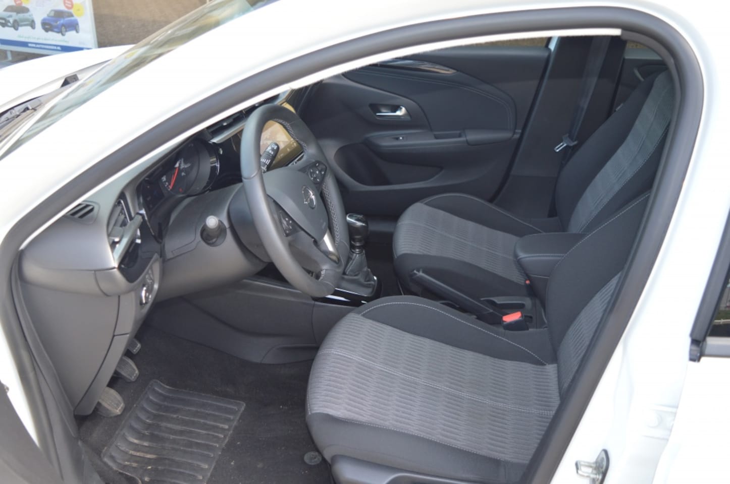 Opel Corsa - 1.2 Edition 100pk Navi PDC LM velgen 9.611KM!!