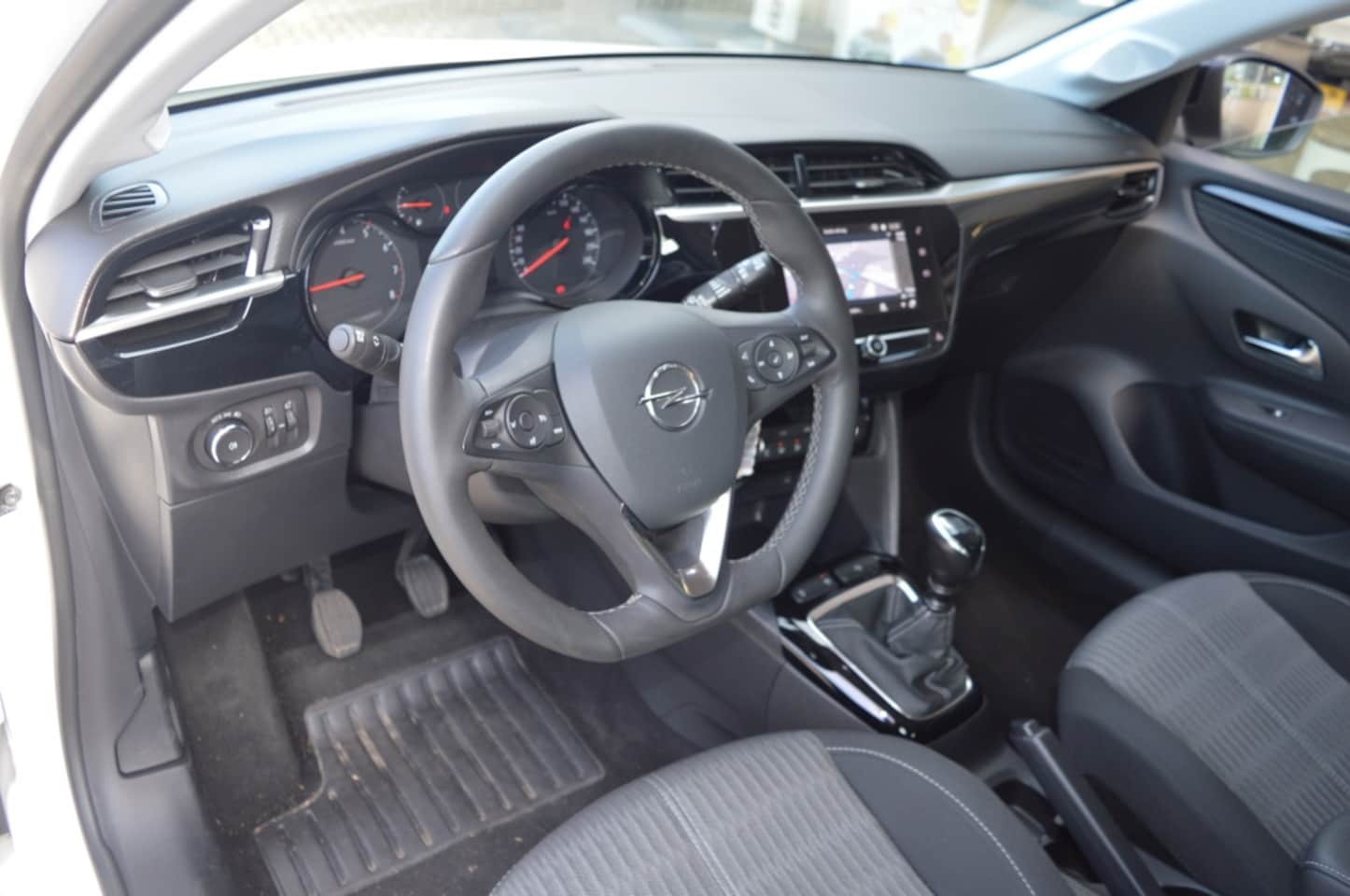 Opel Corsa - 1.2 Edition 100pk Navi PDC LM velgen 9.611KM!!