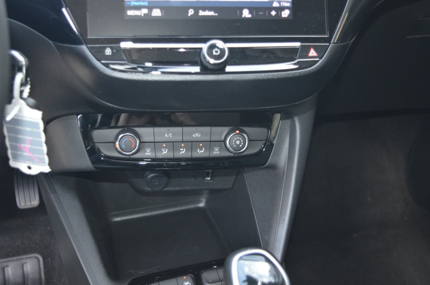 Opel Corsa - 1.2 Edition 100pk Navi PDC LM velgen 9.611KM!!